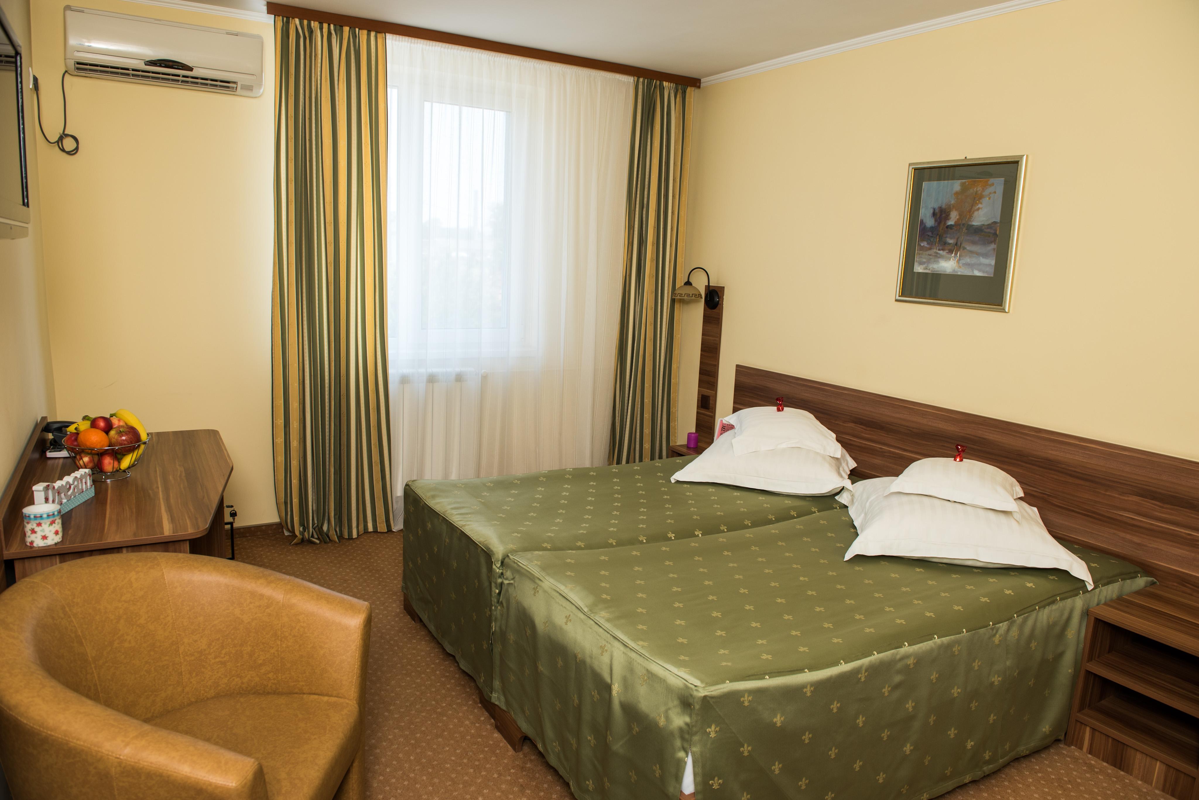 Hotel Lyra Oradea Luaran gambar